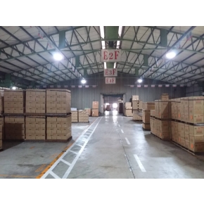 挑高7.5米,採用150W高天井燈,加裝柔光擴散板