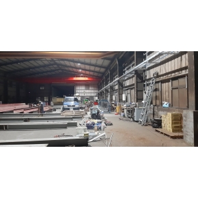 7米高廠房地面亮度達到400 LUX