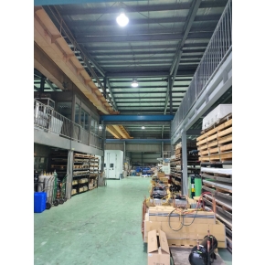 9米高廠房地面亮度達到750 LUX