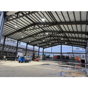 9米高廠房地面亮度達到450 LUX